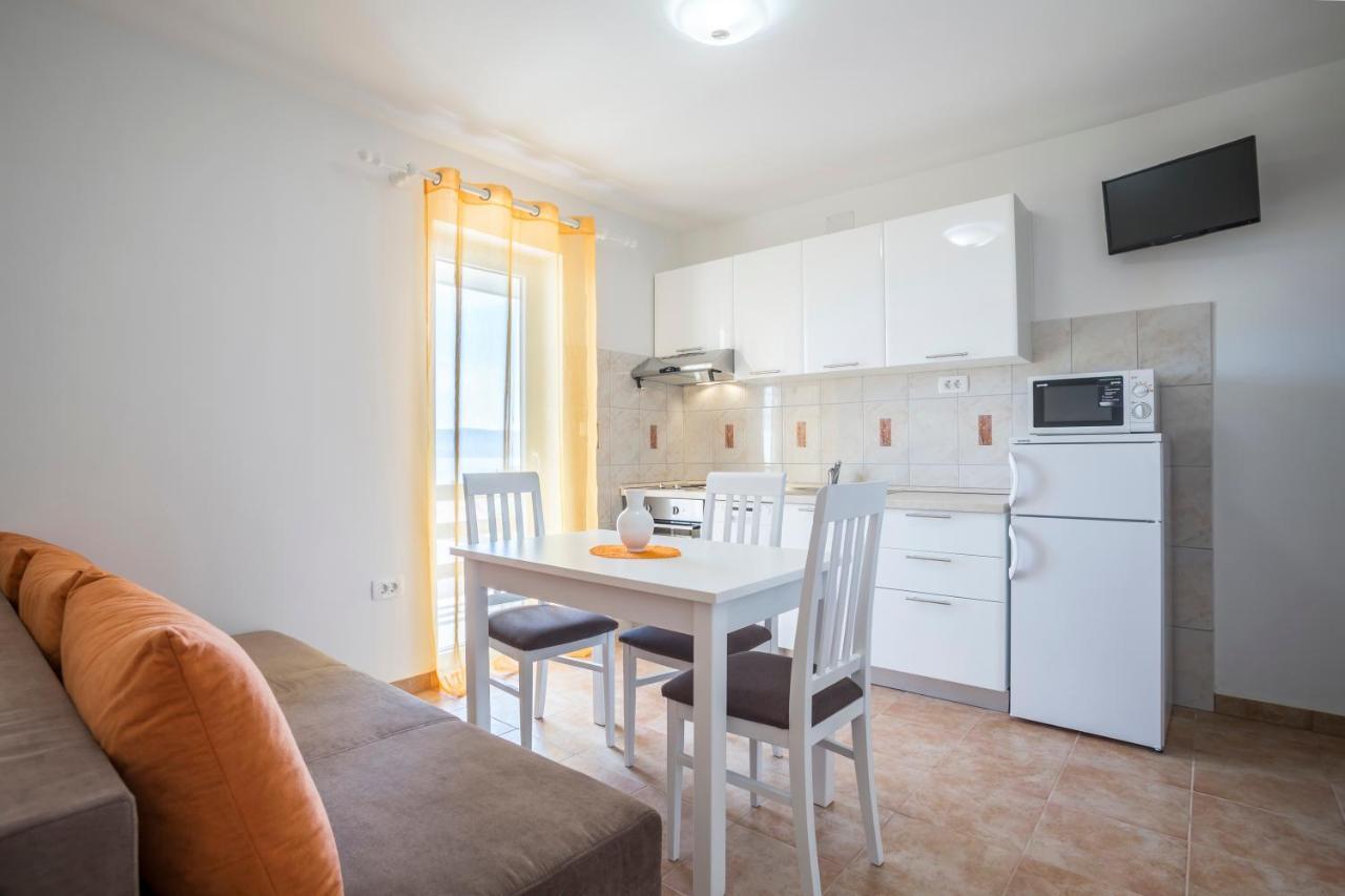 Apartmani Bezmalinovic Бол Екстер'єр фото