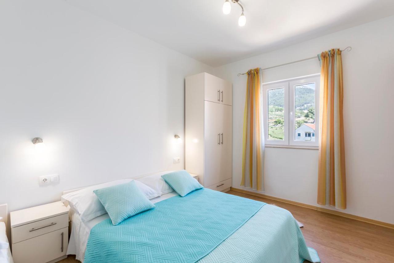 Apartmani Bezmalinovic Бол Екстер'єр фото