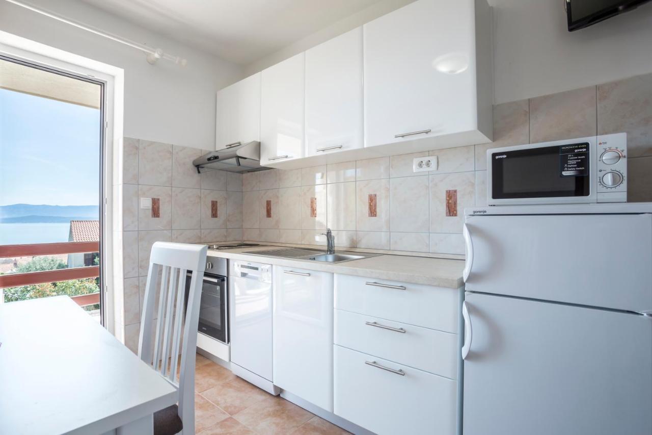 Apartmani Bezmalinovic Бол Екстер'єр фото