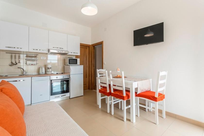 Apartmani Bezmalinovic Бол Екстер'єр фото