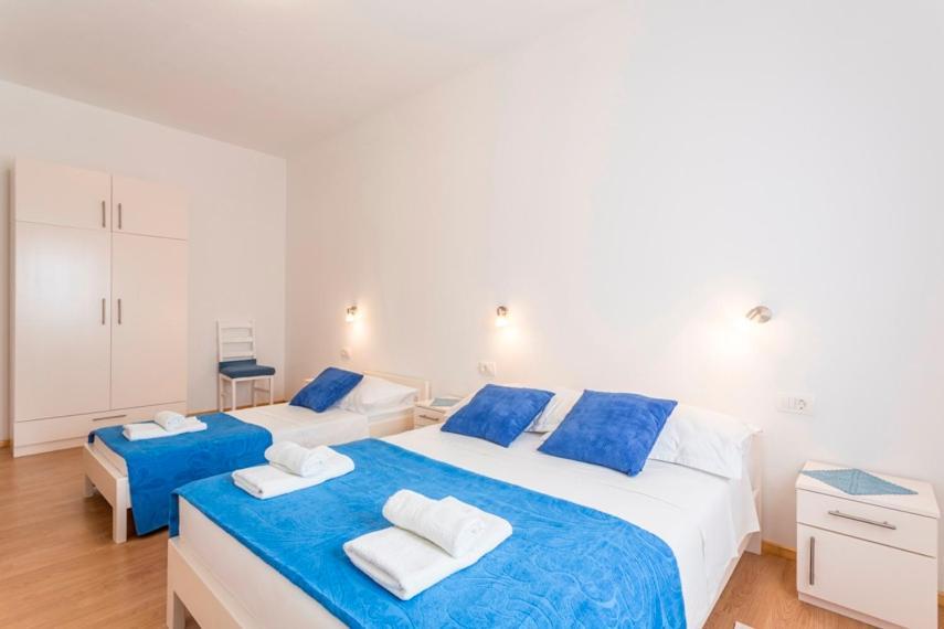 Apartmani Bezmalinovic Бол Екстер'єр фото
