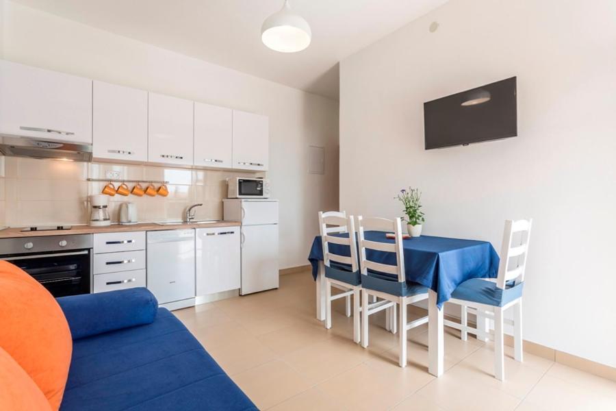 Apartmani Bezmalinovic Бол Екстер'єр фото
