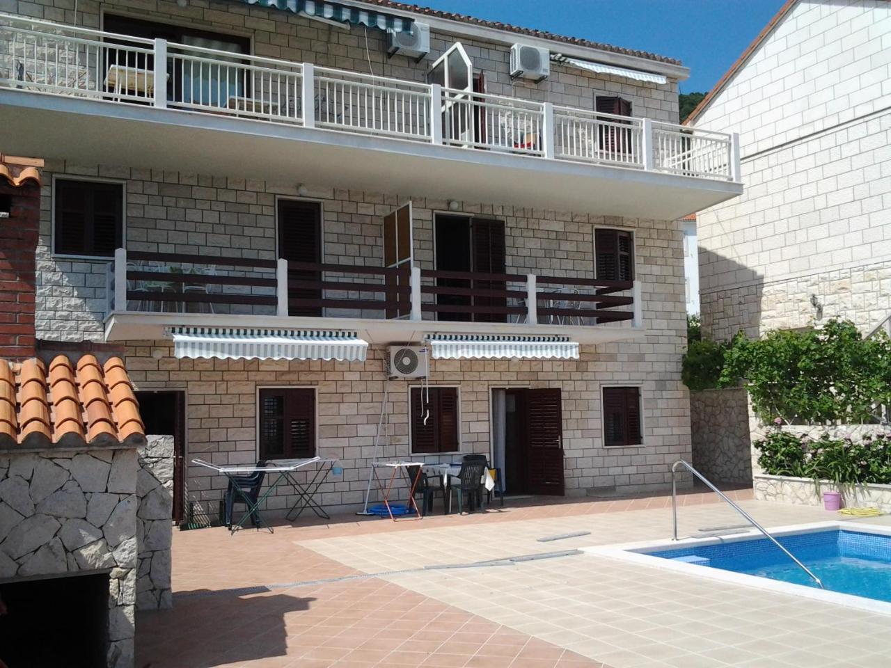 Apartmani Bezmalinovic Бол Екстер'єр фото